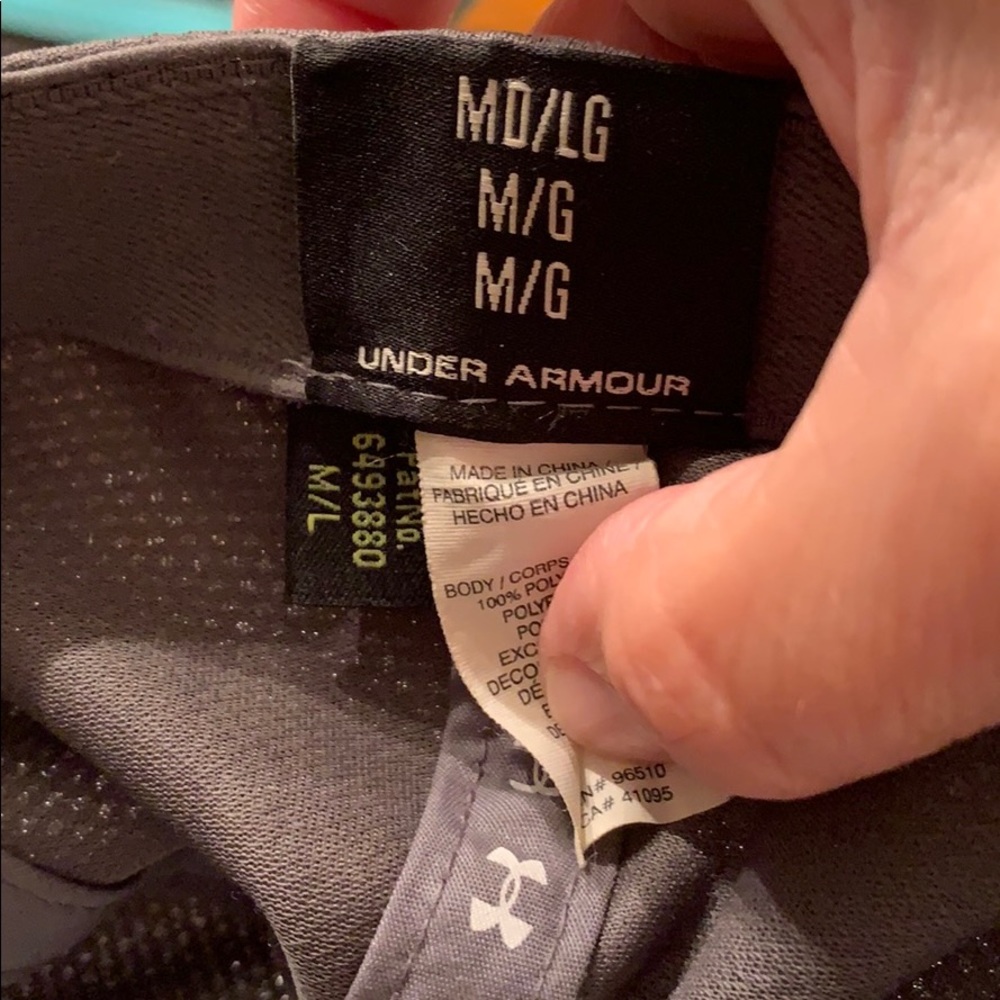 Under Armour Cap - Picture 3 of 5